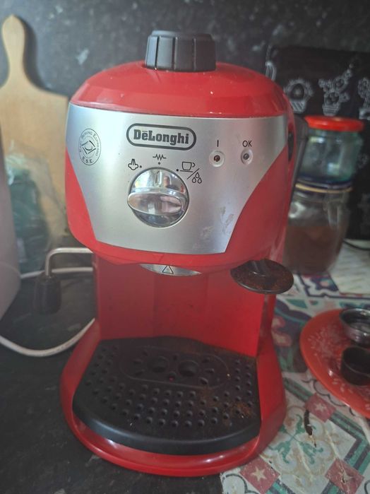 Кафе машина Delonghi и кафемелачка Krups