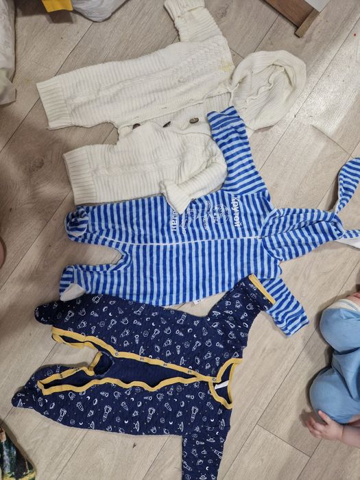 Три пакета вещей на мальчика