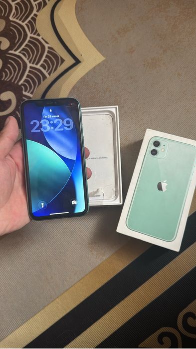 Продам телефон Айфон 11