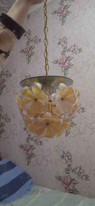 Люстра пластмассовая
