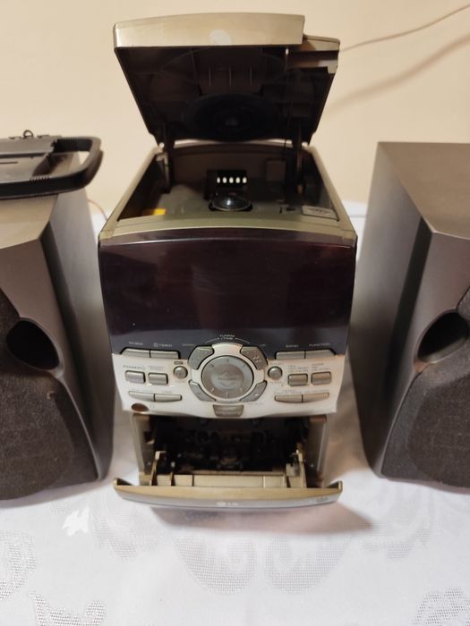 Уредба LG CM4360 Mini Hi-Fi Stereo System CD Player Bluetooth AM/FM USB MP3