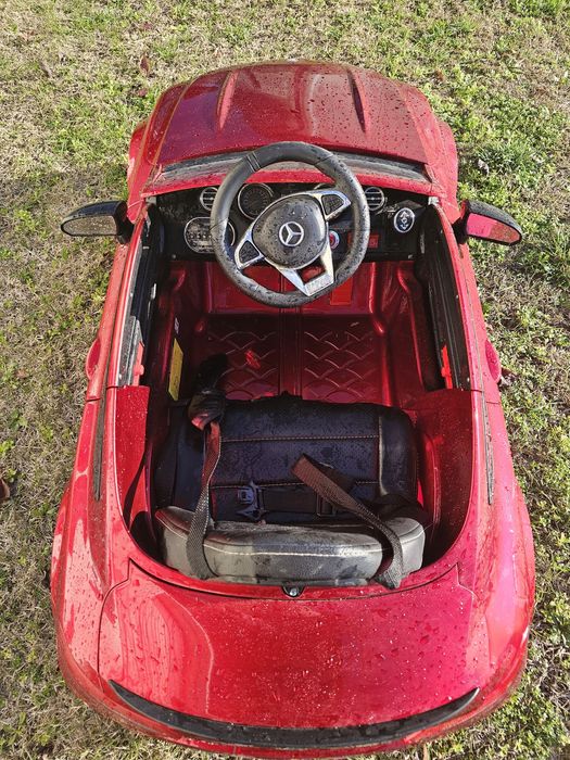 Детска електрическа кола с акумулаторна батерия Mercedes Benz C63 AMG с дистанционно