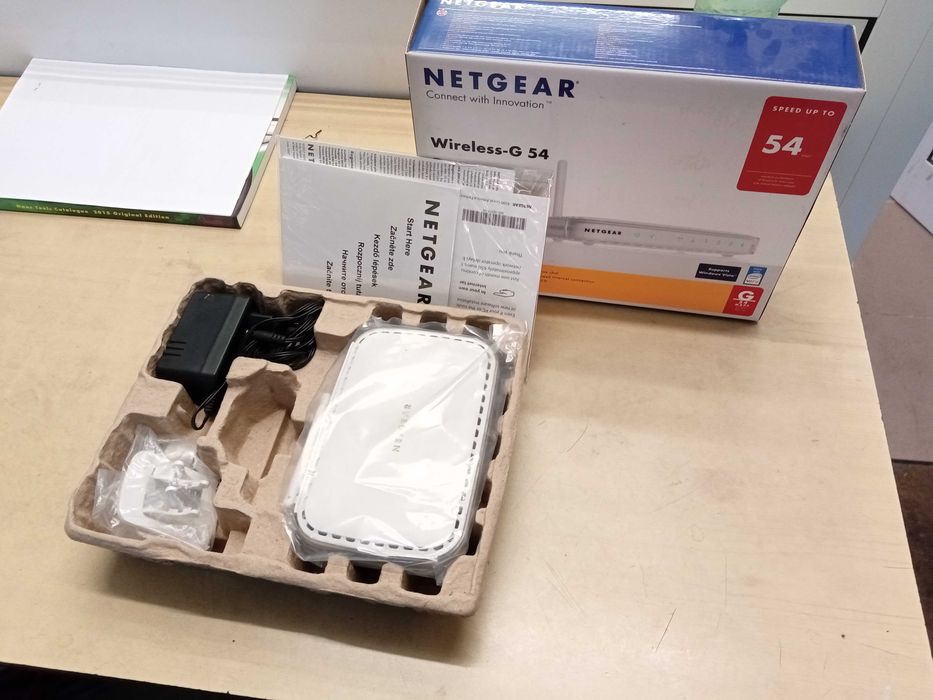 рутер Netgear WGT624 v3 оригинално зарядно и кутия WiFi WLAN интернет