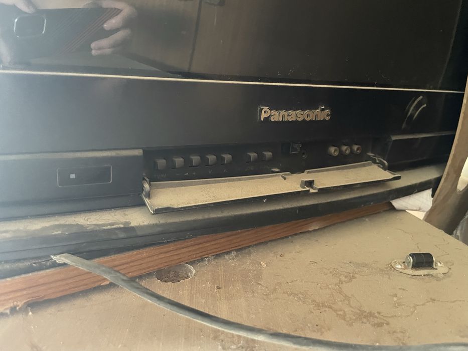 Mebel oynasi avalnik 3 dona televizor panasonic hamma yogi ishlidi