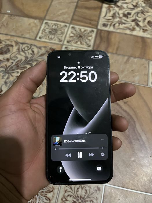 Продам телефон iPhone 13 в хорошем состоянии