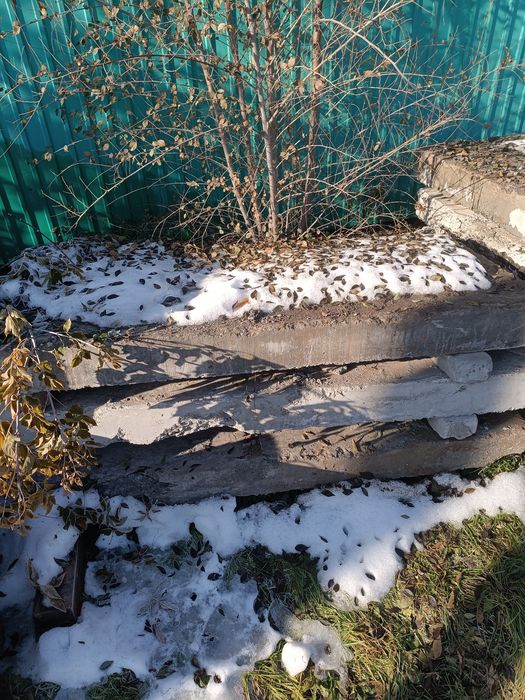 Продам плиты перекрытия в количестве 3 штук по цене 10000 тенге за шт.
