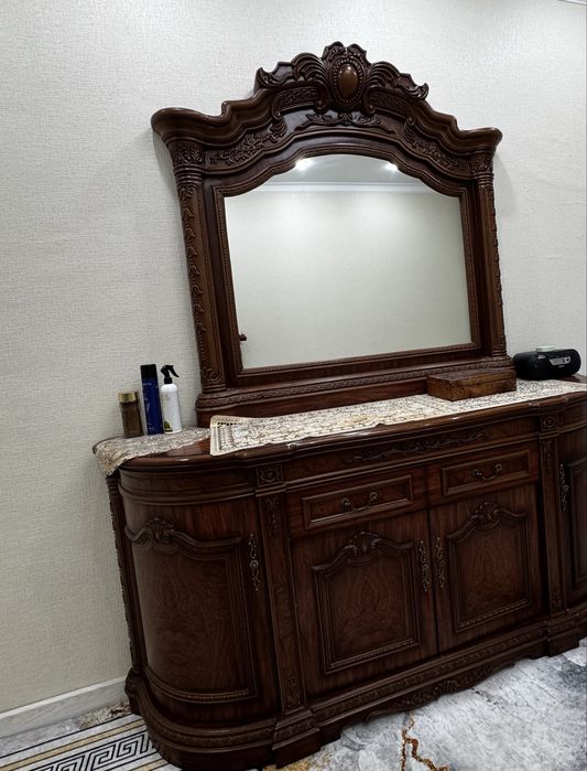 Продается комод с зеркалом