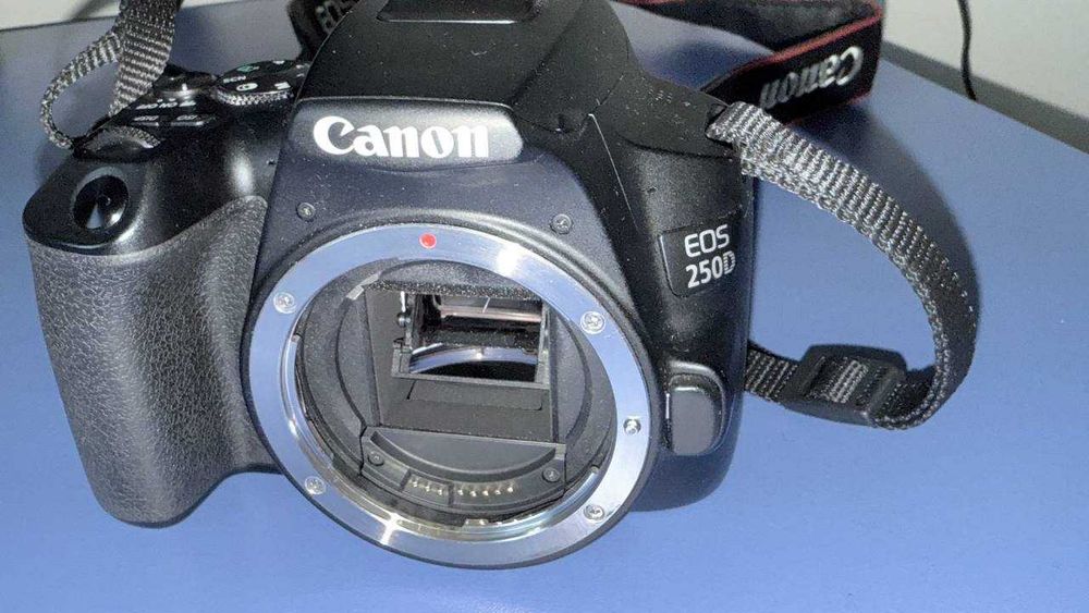 Продаю  свою  EOS Canon 250D  24.1 п как  новый,почти не использовал.