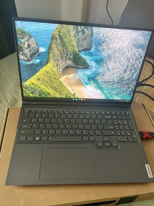 Vând Lenovo Legion 5 Pro 16ARH7H, laptop gaming/performanță în stare foarte bună, folosit cu grijă.