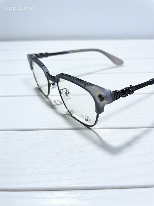 Ramă Chrome Hearts (Gri Semitransparent / Argintiu Închis)
