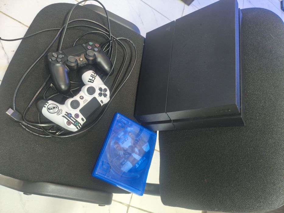 Sony playstation 4 2 джойстик 1тб память