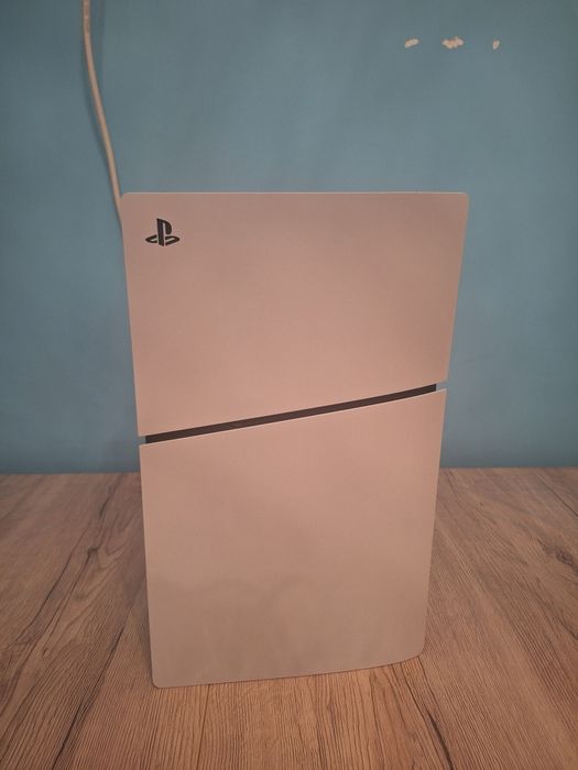 PS5 / Нов / с джойстик и fortnite skin с игри  pack
