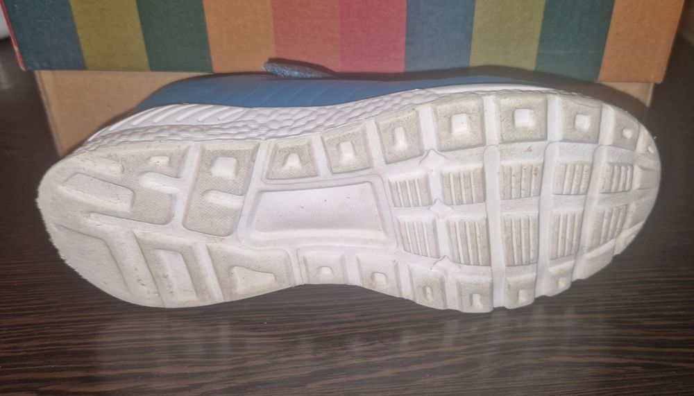 Кроссовки б/у Vicco размер: 29(стелька 18.5 см)