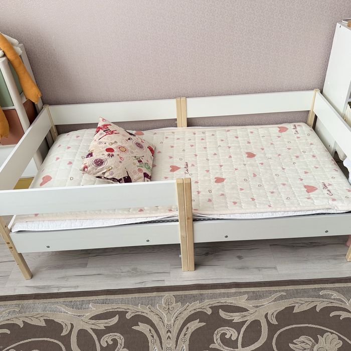 Детская кровать с матрасом