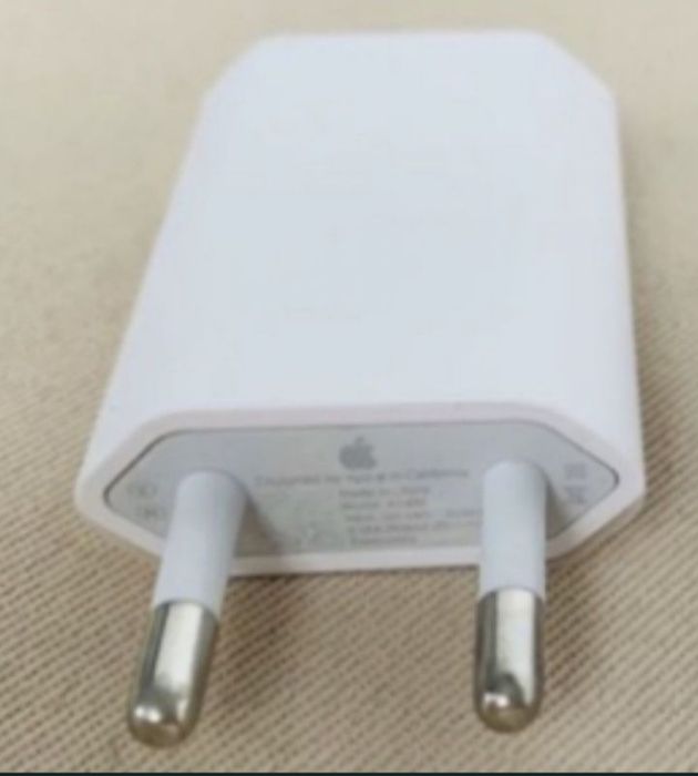 Vând 2 Incarcatoare originale  Apple iPhone,25 lei buc.