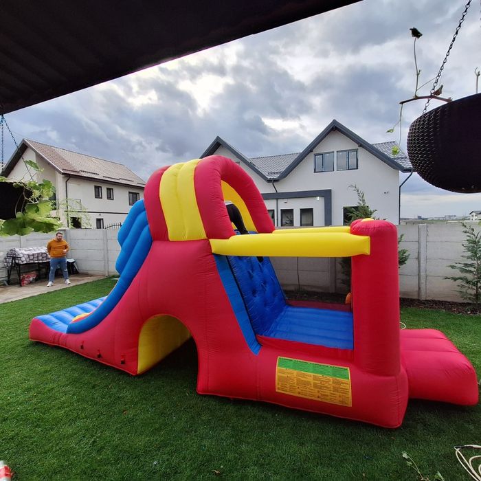 Topogan gonflabil de închiriat