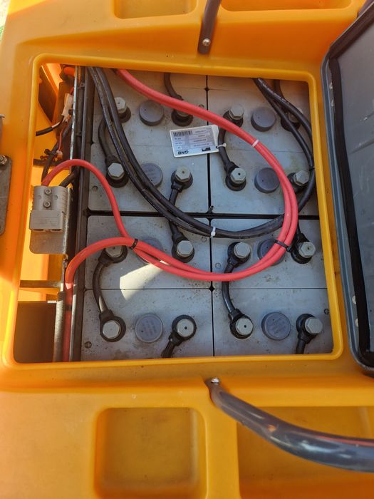 Masina de spălat pardoseli Taski Swingo 4000