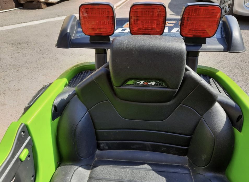 Продаю детскую машину