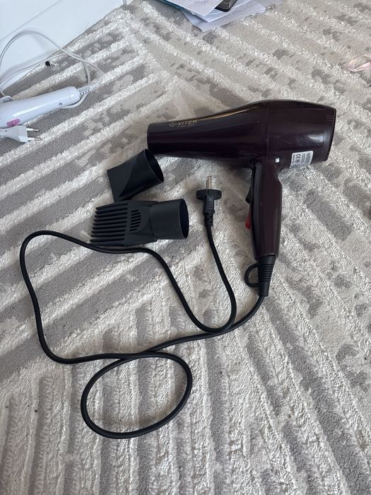 фен с двумя насадками в наборе