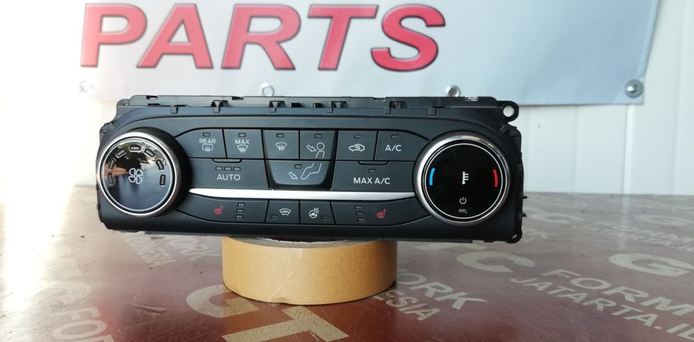 Панел на климатроник Ford Fiesta MK8 (2017-2019)