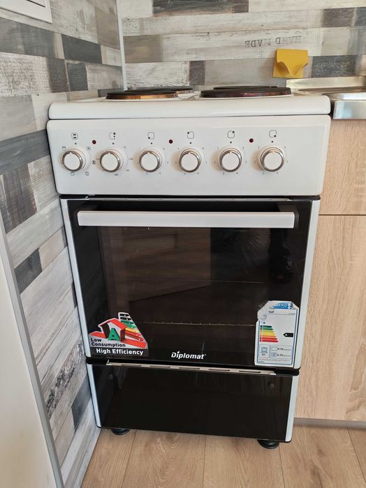 Кухня с електрически уреди