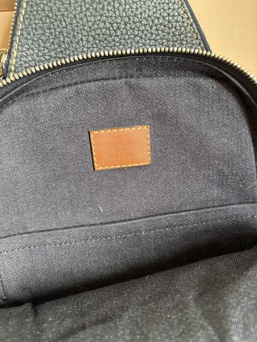 LOUIS VUITTON Sling Bag Avenue LE 2022