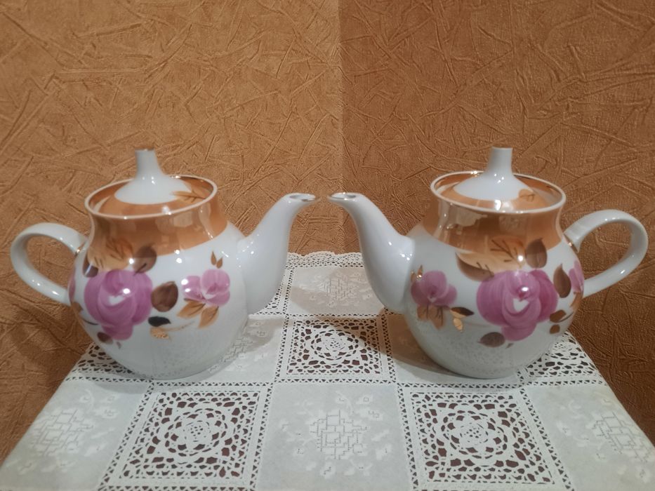 Абсолютно новый чайник(700мл), Дулевский фарфор, ручная роспись, зол