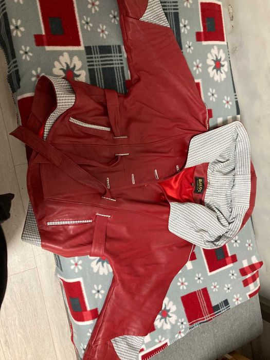 Кожено Яке със качулка ,червено ново голям размер