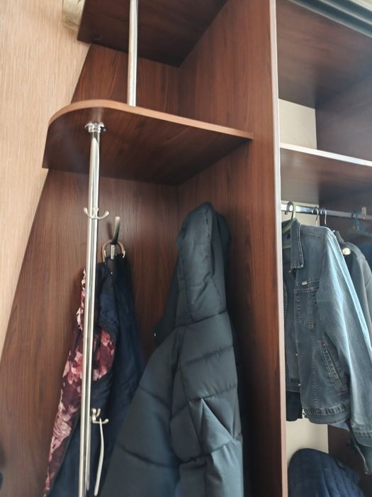 Продается шкаф-купе в прихожую