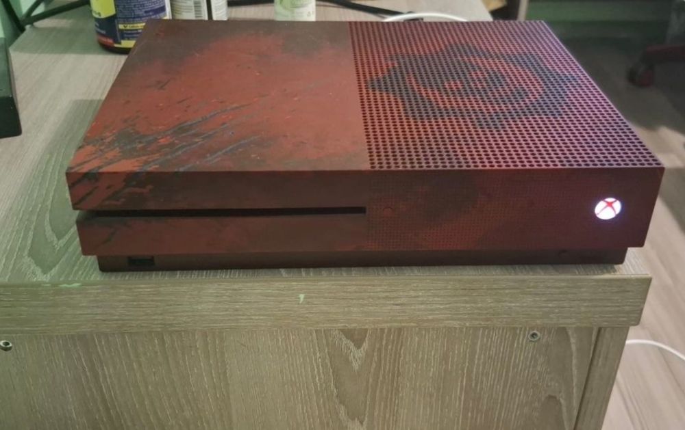 Ofer spre vanzare xbox one s gears of war 2TB special edition