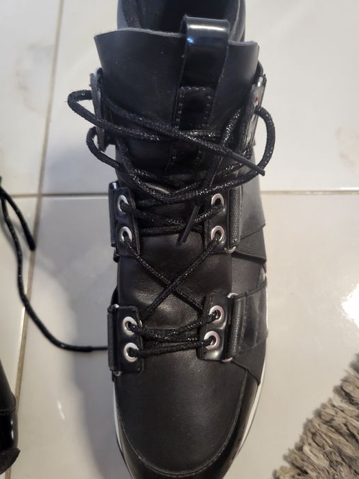 Маркови боти Armani