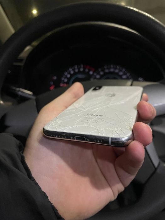 Продам айфон ХС 64 гб