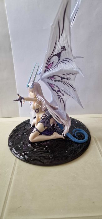 Коллекционная аниме фигурка.