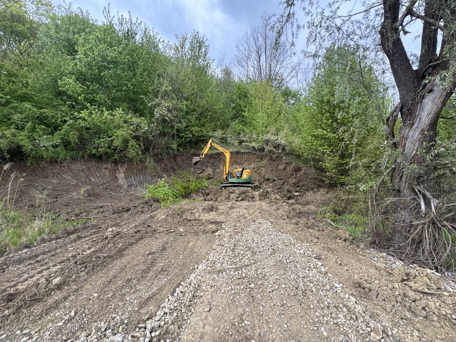 Lucrari cu excavatorul , demolari , sapaturi fose , fundatii , santuri