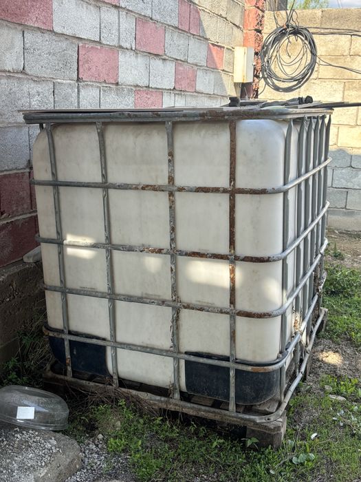 Емкость для воды 1тонн