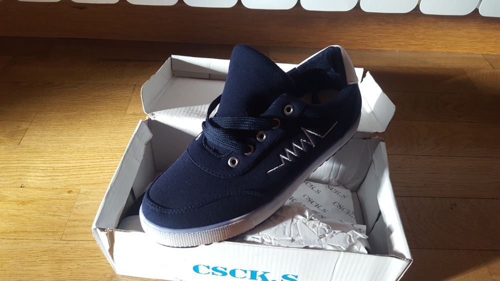 Pantofi sport. Noi. Livrez personal în Sibiu. Trimit curier