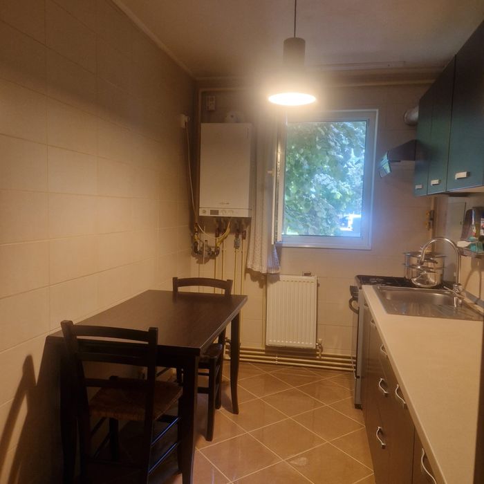 Vand apartament 3 camere. Micro 5 , zona balaban .