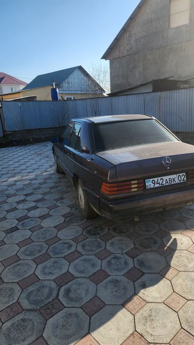 Машина мерседес 190