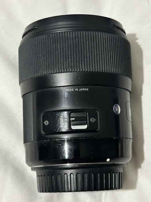 Объектив Sigma 35 mm 1.4