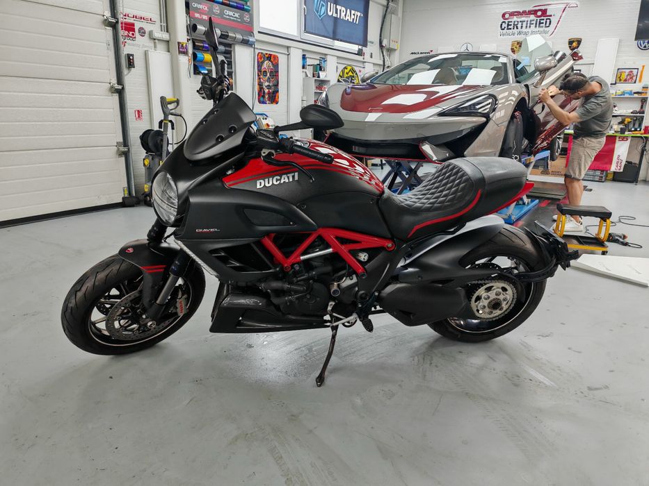 Ducati Diavel  Carbon Edition  ( schimb cu Auto )