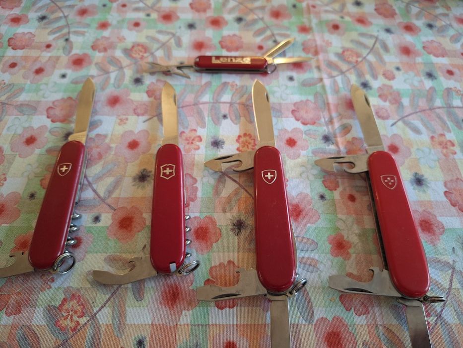 Продавам Victorinox