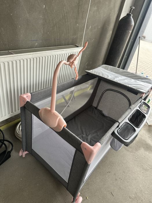 Patut pliant Kinderkraft Joy, 2 nivele si accesorii, Gri/Roz