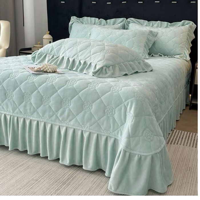 Покрывало с наволочками, велюр