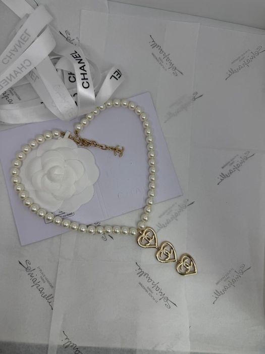 Сотуары и чокеры от Chanel