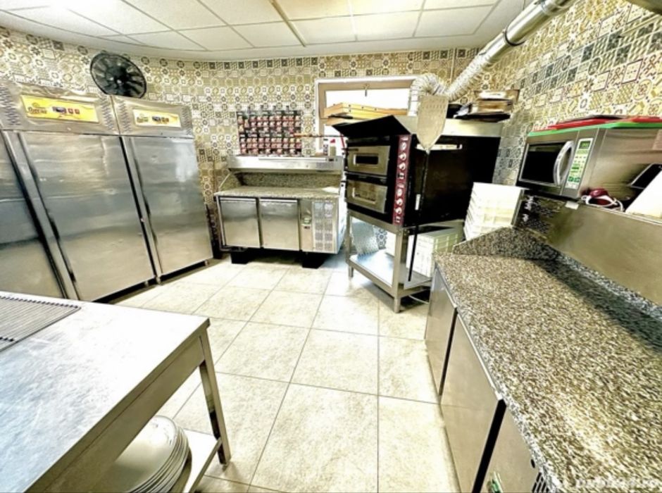 Spațiu comercial de închiriat complet utilat (bucătărie + pizzerie)
