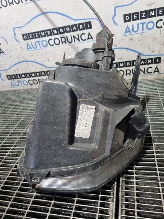 Far Stanga Dacia Duster 2010 - 2013 SUV 4 Usi (1304) Fara xenon