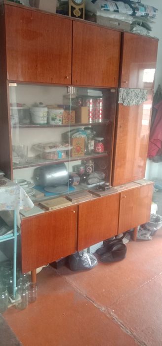 Продам сервант.     .