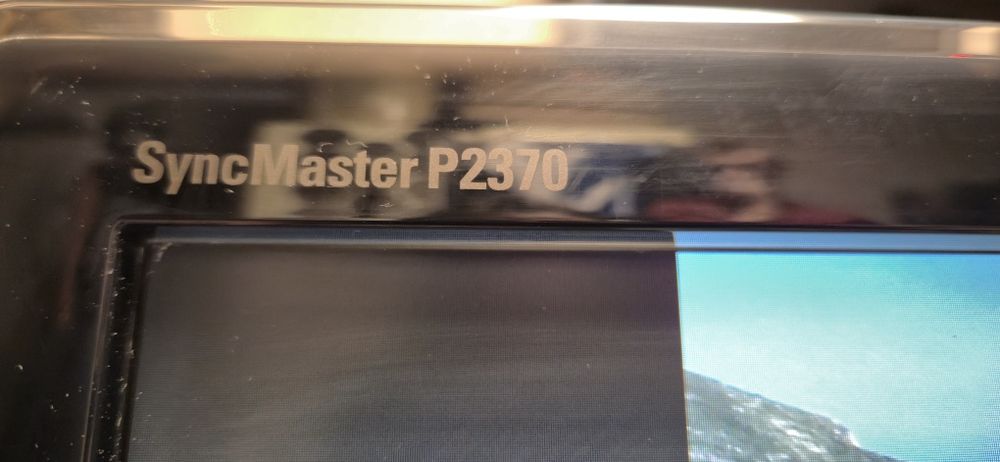 Монитор Samsung SyncMaster P2370