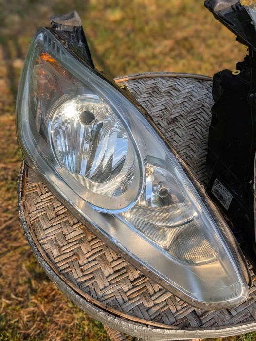 Комплект фарове за Ford C Max 2012/2013в комплекта270лв.за бройка150лв