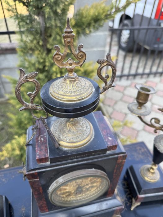 Ceas si doua sfesnice din marmura si bronz, stil napoleon III